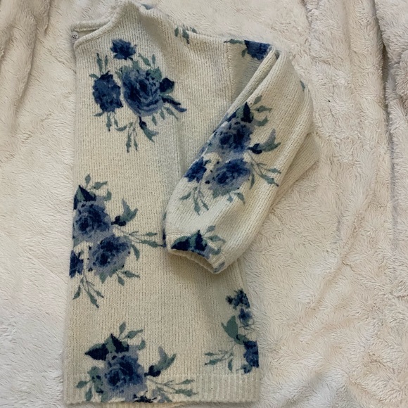 Knox Rose Sweaters - Blue floral Sweater Knox Rose Sweaters - Blue floral Sweater